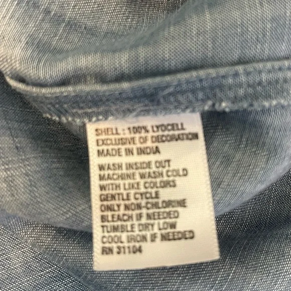 Crown & Ivy Denim Blouse Size M - Picture 3 of 4